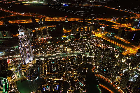bird-eye, guarda la foto, grattacielo, edifici, notte, dubai, vista, illuminato, vita notturna, nessuno, paesaggio urbano, all'aperto, città, esterno dell'edificio, architettura, struttura costruita, vista dall'alto, costruzione, raggiante, giro del parco dei divertimenti, vista aerea, Parco divertimenti, alto - alto, edificio per uffici esterno, vita di città, distretto finanziario, 2K, CC0, dominio pubblico, privo di copyright