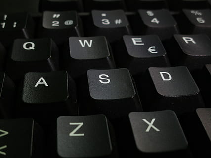 klawiatura, pc, informatyka, klawisz, pc, przetwarzanie danych, klawiatura komputerowa, komputer, technologia, klucz komputera, Internet, laptop, zbliżenie, porozumiewanie się, biznes, alfabet, tekst, list, wyposażenie komputera, część komputerowa, pełna ramka, numer, wewnątrz, pismo zachodnie, tła, połączenie, Wielka litera, żadnych ludzi, naciśnij przycisk, 5K, CC0, domena publiczna, darmowe zdjęcia