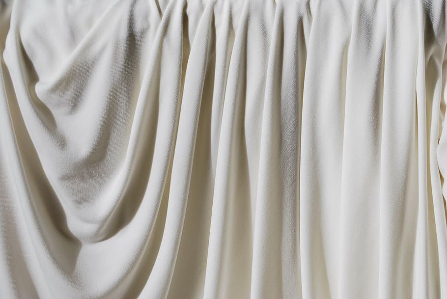 tèxtil blanc, drap, cortines, plecs, arrugues, roba, ocultar, crema, blanc, gris, tèxtil, cortina, setinat, fons, luxe, elegància, marc complet, Color blanc, cap gent, patró, a l'interior, arrugat, suavitat, textura, plegat, primer pla, seda, full, riquesa, indústria, material, roba de llit, resum, 4K