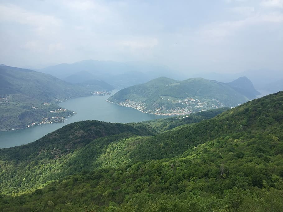 llac, muntanya, muntanya, verd, naturalesa, paisatge, llac, muntanya, verd, varese, lago maggiore, bellesa a la natura, Serra, escenics, escenics - natura, escena tranquil·la, tranquil·litat, medi ambient, escena no urbana, planta, color verd, arbre, núvol - cel, cap gent, cel, boira, terra, dia, idíl·lic, a l'aire lliure, 2K