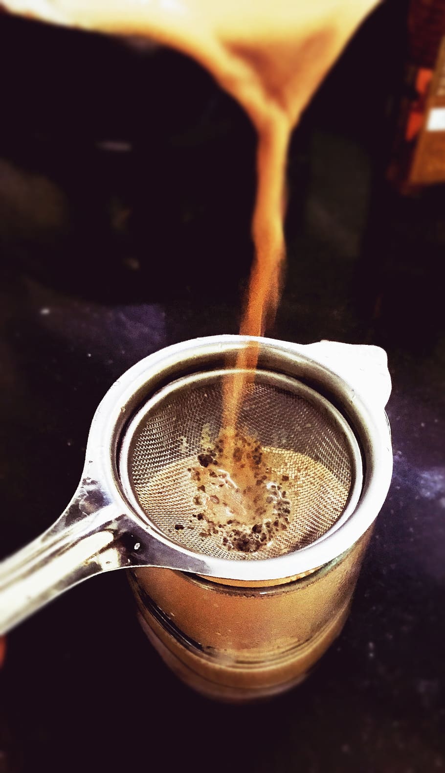 marró, líquid, filtrat, inoxidable, colador d'acer, clar, copa, tassa, te, llet, chai, tassa de te, beure, begudes, calenta, verd, vidre, saludable, esmorzar, negre, herba, Xina, full, herbes, te verd, al matí, aroma, xinès, vintage, menjar i beguda, refresc, cafè, cafè - beguda, frescor, primer pla, menjar, natura morta, tassa de cafè, a l'interior, estri de cuina, cap gent, beguda calenta, calor - temperatura, utensili per menjar, cullera, centrar-se en primer pla, cafeïna, escuma, 2K