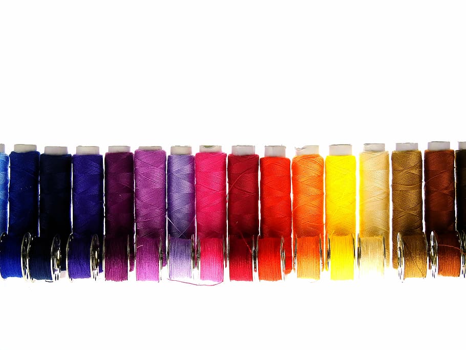 lot de rotllos de fils de colors variats, fil, cosir, bobina de fil, colorit, fil de cosir, merceria, moda, disseny, bobina, paper, handarbeit, schneider, artesania, nähutensilien, accessoris de costura, kits de costura, fadenrollen, sastreria, creatiu, en fila, multicolor, fons blanc, cap gent, variació, tir de l'estudi, ciència, primer pla, a l'interior, experiment científic, costat a costat, elecció, natura morta, còpia espai, ordre, gran grup d'objectes, arranjament, grup d'objectes, col · lecció, tallar, repetició, art i artesania, porpra, 4K