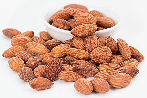 pile, almond nuts, almonds, nuts, roasted, salted, roasted nuts, salted nuts, salty snack, snack, healthy, nutrition, ingredient, edible oils, healthy eating, organic, vegetarian, healthy diet, food, eating healthy, healthy foods, food and drink, nut, almond, wellbeing, large group of objects, nut - food, heap, studio shot, stack, freshness, indoors, close-up, no people, fruit, white background, still life, bowl, vegetarian food, dieting, 5K, CC0, public domain, royalty free