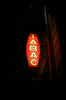Tabac Sign, ป้าย Tabac, ยามค่ำคืน, สัญญาณ, Tabac, กลางคืน, มืด, ถนน, การสื่อสาร, ส่องสว่าง, ไม่มีคน, สีแดง, ข้อความ, โครงสร้างที่สร้างขึ้น, อุปกรณ์ให้แสงสว่าง, สถาปัตยกรรม, มุมมองที่ต่ำ, ที่แขวนอยู่, กลางแจ้ง, การเป็นตัวแทนของมนุษย์, โคมไฟ, ตัวพิมพ์ใหญ่, การแสดง, สคริปต์ตะวันตก, หลอดไฟฟ้า, 4K, CC0, โดเมนสาธารณะ, ค่าลิขสิทธิ์ฟรี