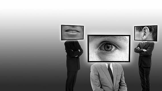 foto en escala de grises, Tres, persona, partes, pantalla frontal, fondo de escritorio, fondo, fondo de pantalla, imagen de fondo, escritorio, motivo, traje, monitor, nsa, espionaje, observación, espía, ojo, oreja, boca, pantalla, ordenador personal, Mac, una persona, adulto, hombres, retrato, parte del cuerpo humano, parte del cuerpo, vista frontal, adentro, cara oscurecida, persona irreconocible, cara humana, adulto joven, tecnología, foto de estudio, participación, mujer, temas de fotografia, jóvenes, compuesto digital, 1080P, CC0, dominio público, libre de derechos