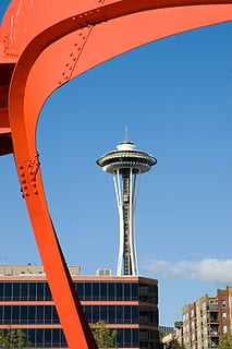 àguila, vermell, escultura, marc vermell, escultura vermella, agulla espacial, Seattle, museu d'art Seattle, parc d’escultura olímpica, arquitectura, exterior de l'edifici, estructura construïda, dia, a l'aire lliure, cel, naturalesa, edifici, cap gent, ciutat, vista d’angle baix, cel clar, blau, destinacions de viatge, metall, torre, llum solar, turisme, viatjar, barri residencial, gratacels, fletxa, 2K, CC0, domini públic, lliure de regalies