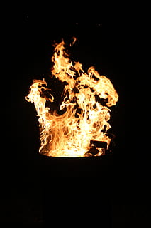 brand, heet, vlam, warmte, brandwond, sintels, merk, houtvuur, vurig, warm, nacht, gloeiend, warmte - temperatuur, brandend, vuur - natuurverschijnsel, zwarte achtergrond, geen mensen, Oranje kleur, beweging, natuur, vreugdevuur, donker, detailopname, geel, hout, studio opname, buitenshuis, wazig beweging, 5K, CC0, publiek domein, royaltyvrij