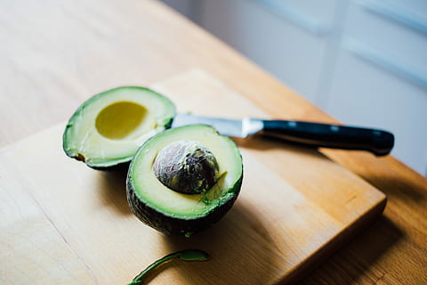 lager, avokado toast, selektiv, fokus fotografering, skivet, avokado, stein, frukt, kniv, skjærefjøl, spise sunt, mat og Drikke, mat, velvære, friskhet, tre - materiale, bord, tverrsnitt, kjøkkenkniv, innendørs, ingen folk, skjære, nærbilde, grønnsak, halvert, spise redskap, kjøkkenredskap, japansk mat, vegetarisk mat, 5K, CC0, offentlig domene, opphavsrett gratis