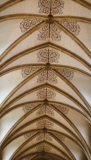 studnia katedra, zdjęcie, brązowy, biały, kwiatowy, dach, wzór, niski kąt widzenia, architektura, projekt, zbudowana struktura, żadnych ludzi, sufit, budynek, wiara, wewnątrz, religia, miejsce kultu, kwiatowy wzór, sztuki i rzemiosła, ozdobny, duchowość, dzień, zbliżenie, kreatywność, architektura i sztuka, szkło, 4K, CC0, domena publiczna, darmowe zdjęcia