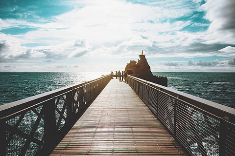 Meer, Himmel, Strand, Menschen, Brücke, Wolken, Dock, Ozean, draußen, seelandschaft, Wasser, Wellen, die Architektur, wolke - himmel, gebaute Struktur, Richtung, Natur, der Weg nach vorn, Szenen - Natur, Schönheit in der Natur, Geländer, Tag, Horizont, Horizont über Wasser, Seebrücke, Gebäudehülle, Ruhe, ruhige Szene, 4K, CC0, gemeinfrei, lizenzfrei