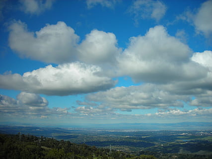 nuvole, cielo, blu, nuvoloso, tempo metereologico, aria, ambiente, Cloudscape, soffice, alto, clima, Paradiso, cieli, meteorologia, previsione, cielo blu, orizzonte, atmosfera, nuvola - cielo, scenics - natura, bellezza nella natura, scena tranquilla, paesaggio, la tranquillità, natura, giorno, nessuno, all'aperto, albero, scena non urbana, pianta, colore verde, 2K, CC0, dominio pubblico, privo di copyright