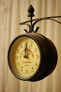 orologio, ora, tempo, vecchi tempi, vecchio, allarme, retrò, minuti, in casa, numero, nessuno, avvicinamento, concentrarsi sulle conoscenze acquisite, caratteristica della parete, precisione, comunicazione, forma geometrica, natura morta, singolo oggetto, forma, in stile retrò, cerchio, strumento di misura, testo, mano minuta, 4K, CC0, dominio pubblico, privo di copyright