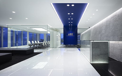 vit, tömma, trä-, tabell, stolar, inuti, rum, byggnad, interiör, modern, kontor, konferensrum, japan, lampor, belysning, glas, arkitektur, reflektioner, dekor, upplyst, ljusutrustning, inomhus, byggd struktur, golv, hotell, lobby, inget folk, lyxhotell, företag, teknologi, flygplats, lyx, blå, elegans, flygplatsavgångsområde, bricka, tak, arkitektonisk kolumn, kaklat golv, rena, flygplats terminal, 1080P, CC0, offentligt domän, royaltyfria