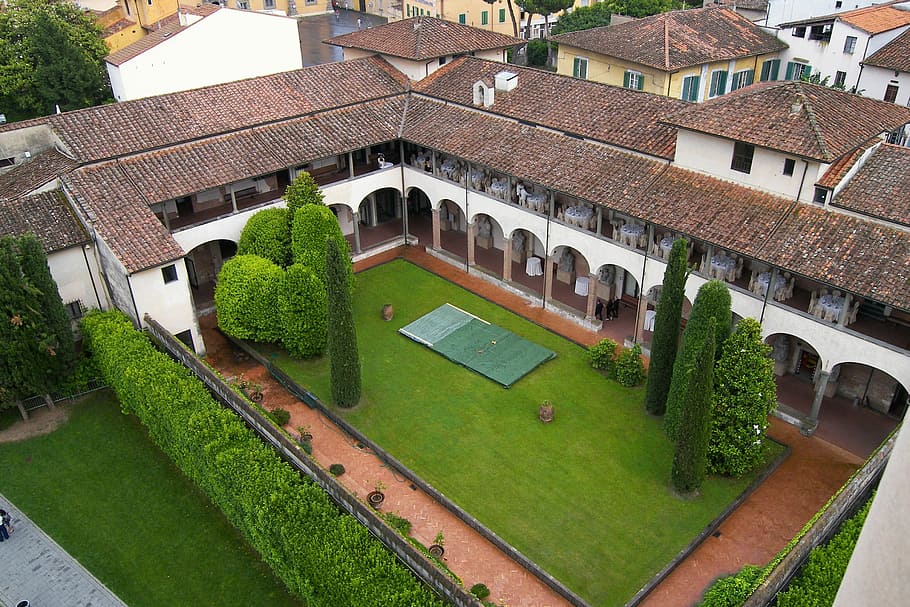 giardino, dentro, piazza, pisa, verde, vista dall'alto, architettura, esterno dell'edificio, struttura costruita, colore verde, nessuno, pianta, costruzione, erba, natura, albero, giorno, quartiere residenziale, città, giardino formale, prato, all'aperto, siepe, tetto, cortile, giardino ornamentale, 2K