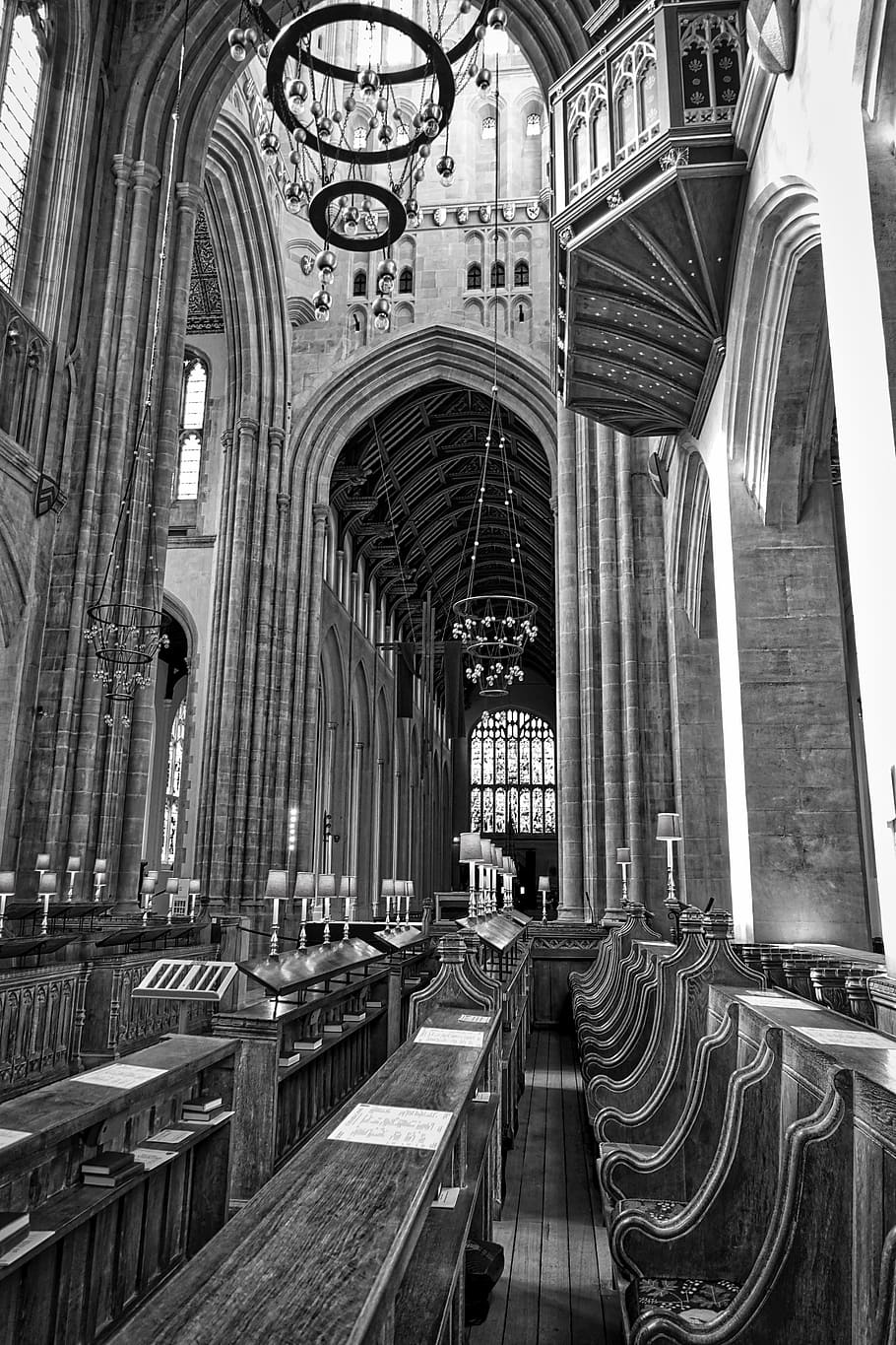 catedral, sostre, arcs, maçoneria, religiós, arquitectura, arquejat, decoratiu, seient, creuer, estructura construïda, religió, creença, espiritualitat, edifici, lloc de culte, exterior de l'edifici, pew, arc, columna arquitectònica, cap gent, en fila, dia, passadís, estil gòtic, ornamentat, arquitectura i art, 5K