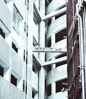 photo, high-rise, building, architecture, infrastructure, structure, establishment, built structure, building exterior, no people, full frame, backgrounds, pattern, day, low angle view, window, outdoors, city, wood - material, repetition, residential district, geometric shape, modern, in a row, apartment, 4K, CC0, public domain, royalty free