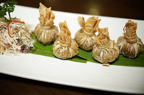 bola de masa hervida, rollitos de primavera, frito, oscuro, asiático, primavera, rodar, chino, restaurante, cena, plato, profundo, dimsum, comida, Arte y artesanía, estatua, representación animal, nadie, escultura, enfoque selectivo, representación, creatividad, adentro, representación humana, arte, religión, espiritualidad, de cerca, naturaleza muerta, mesa, semejanza masculina, creencia, figurilla, tallado - producto artesanal, 2K, CC0, dominio público, libre de derechos