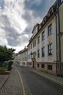 Weimar, Turíngia, Alemanya, Turingia Alemanya, barri antic, edifici antic, llocs d'interès, cultura, art, edifici, història, núvol - cel, exterior de l'edifici, casa, carrer, cel, finestra, arquitectura, estructura construïda, ciutat, llambordes, naturalesa, direcció, barri residencial, dia, el camí a seguir, sendera, transport, a l'aire lliure, cap gent, casa de fila, 5K, CC0, domini públic, lliure de regalies