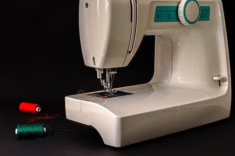 white, portable, sewing machine, threads, sew, thread, hand labor, sewing thread, craft, yarn, bobbin, close, macro, sewing, equipment, technology, industry, machinery, indoors, textile, close-up, manufacturing equipment, electrical equipment, healthcare and medicine, metal, machine part, environment, 4K, CC0, public domain, royalty free