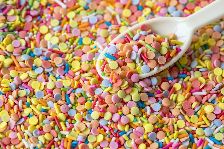registre de dolços, caramels, sucre, menjar, lot, molts, fons, fleca, aniversari, bonbon, botó, pastís, fons de dolços, món de dolços, celebració, xocolata, primer pla, colorit, confecció, pastisseria, confeti, el confeti ruixa, decoració, deliciós, postres, festiu, llaminadures, grup, festa, escombraries, barrejar, arc de Sant Martí, petit, cullera, ruix, caramels de sucre, ensucrat, dolç, dolços, textura, tema, cobert, tractar, fons de pantalla, multicolor, gran grup d'objectes, menjar i beguda, abundància, menjar dolç, indulgència, elecció, natura morta, temptació, cap gent, variació, menjar poc saludable, frescor, a l'interior, enfocament selectiu, excés, berenar, 1080P