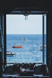 Foto, Boot segeln, öffnen, Fenster, übersehen, vier, Boote, Meer, tagsüber, Fotografie, Zimmer mit Aussicht, Wasserfahrzeug, Himmel, draußen, Wasser, keine Leute, Reise, Urlaube, Transport, Tag, Transportmittel, Horizont, Horizont über Wasser, Natur, Fahrzeuginnenraum, Schönheit in der Natur, Szenen - Natur, Segeln, klarer Himmel, Segelboot, Passagierfahrzeuge, 4K, CC0, gemeinfrei, lizenzfrei