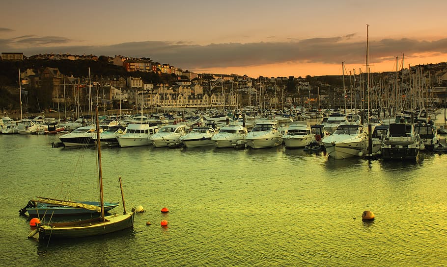 devon, Brixham, mar, ciutat, aigua, port, torbay, pescar, Anglaterra, iot, UK, vaixell, vela, costaner, vora del mar, Costa, moll, anglès, oceà, estiu, arrossegament, britànic, naturalesa, viatjar, festa, davant del mar, al sud, escena, Riba, cel, sol, turista, blau, marina, amarratge, turisme, vaixell nàutic, transport, manera de transport, amarrat, núvol - cel, veler, posta de sol, cap gent, arquitectura, bellesa a la natura, tranquil·litat, màstil, escenics - natura, vaixell de pesca, a l'aire lliure, ancorat, 4K