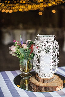 Hochzeit, Dekor, Rezeption, Essen und Trinken, Tabelle, Blume, keine Leute, drinnen, Vase, Fokus auf den Vordergrund, Nahansicht, blühende Pflanze, Frische, Stillleben, Erfrischung, Glas - Material, Getränk, Natur, Pflanze, transparent, Tischdecke, Lebensmittel, Muster, 5K, CC0, gemeinfrei, lizenzfrei