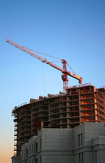 bygning, konstruktion, kran, websted, arbejde, industriel, maskineri, by, ejendom, bygge, condo, udstyr, beton, by-, udvikling, struktur, byggebranchen, byggeplads, himmel, kran - entreprenørmaskiner, arkitektur, industri, bygget struktur, bygning udvendig, ufuldstændig, lav vinkel visning, skyfri himmel, natur, dag, ingen mennesker, høj - høj, blå, byggemateriale, udendørs, placere, 2K, CC0, offentligt domæne, royaltyfrie
