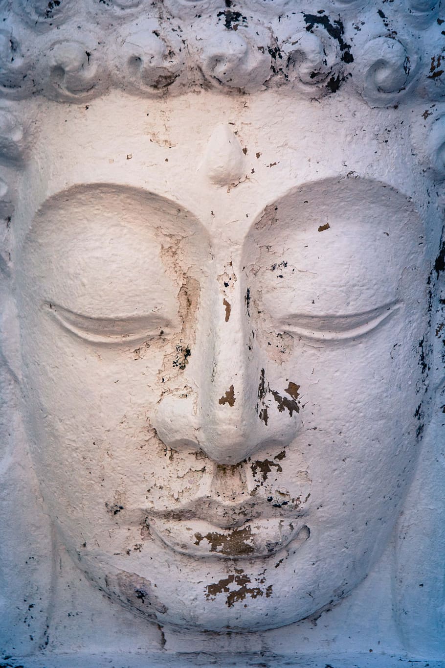 buddha, religion, statue, buddhisme, meditation, kultur, buddhist, zen, skulptur, symbol, religiøs, fred, åndelig, gammel, fredelig, tro, sten-, spiritualitet, ingen mennesker, Kunst og håndværk, tæt på, hvid farve, arkitektur, kreativitet, bygget struktur, menneskelig repræsentation, repræsentation, håndværk, ansigt, dag, fuld ramme, mønster, baggrunde, bas relief, 5K