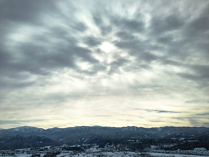 wolk, zon, hemel, berg-, winter, licht en donker, bestraling, explosie, wolk - lucht, schoonheid in de natuur, scenics - natuur, bergketen, kalmte, rustige scène, natuur, geen mensen, milieu, sneeuw, koude temperatuur, buitenshuis, dag, landschap, niet-stedelijke scène, bewolking, met sneeuw bedekte berg, bergtop, 2K, CC0, publiek domein, royaltyvrij