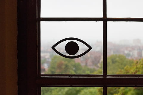 visión, ventana, ver, distante, ojo, forma geometrica, nadie, metal, transparente, forma, arquitectura, material de vidrio, centrarse en primer plano, de cerca, día, circulo, seguridad, adentro, proteccion, diseño, edificio, la seguridad, estructura construida, marco de la ventana, hierro forjado, 5K, CC0, dominio público, libre de derechos