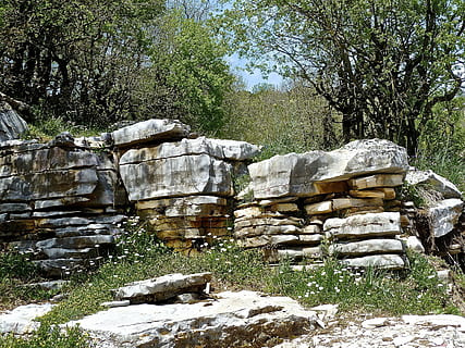 Rocha, estrutura, Blocos, parede, geologia, característica, natureza, pedra, material, superfície, natural, geológico, árvore, plantar, sólido, dia, ninguém, agua, floresta, rock - objeto, beleza na natureza, terra, tranquilidade, cena não urbana, crescimento, ao ar livre, scenics - natureza, cena tranquila, pedra - objeto, parede de pedra, água corrente, 4K, CC0, domínio público, royalty free