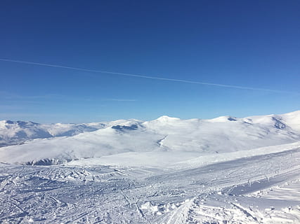 Hemavan, visninger, utsikt, fjell, natur, landskaper, vakkert, himmel, snø, solenergi, blå himmel, Sverige, svenske fjell, svensk fjell, ekte fjell, vinter, Norrland, viddene, fjelltopp, kaldtemperatur, blå, naturskjønnhet - natur, miljø, skjønnhet i naturen, hvit farge, ingen folk, sky - himmel, landskap, rolig scene, snødekte fjell, ikke-urbane scene, fjellkjede, dag, dampspor, 2K, CC0, offentlig domene, opphavsrett gratis