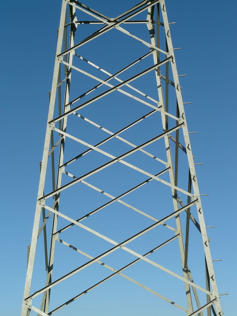 pilone, corrente, elettricità, strommast, attuale, elettricità, ferro, Torre, costruzione, metallo, vite, rivetto, ghiandola, stabile, blu, telaio di costruzione, Inquadratura dal basso, cielo, cielo sereno, giorno, nessuno, modello, architettura, struttura costruita, natura, all'aperto, luce del sole, tecnologia, connessione, scala, forma, design, forma geometrica, comunicazione, materiale elettrico, Alimentazione elettrica, 2K
