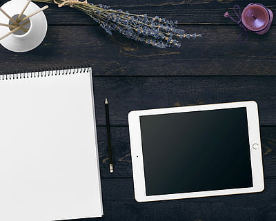 sølv ipad, sort, overflade, notesblok, tablet, bord, blomster, lys, dekoration, Bemærk, skriveblok, forretning, forlade, papir, online, web, scene, kuli, besked, pen, breve, meddelelse, brev trafik, korrespondance, Vær hilset, kopiere plads, tom, scrapbooking, kontakt, blog, blogger, forbindelse, kreativ, lanse, kvinde, træbord, lavendel, duftstænger, deco, planlægning, pastel, hvid, violet, teknologi, træ - materiale, stilleben, drikke, høj vinkel visning, indendørs, ingen mennesker, blank, mad og drikke, trådløs teknologi, forfriskning, direkte over, note pad, skærm, bærbar informationsenhed, 2K, CC0, offentligt domæne, royaltyfrie
