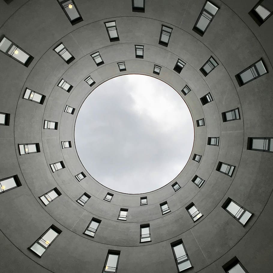 orm øjenblik, grå, bygning, bottom view, beton, himmel, vindue, arkitektur, kigger op, symmetri, geometriske, cirkel, Sky, rund, kontor, mønster, koncentrisk cirkel, Bavarium, München, arbejde, nokium, Siemen, geometrisk form, form, sky - himmel, bygget struktur, ingen mennesker, natur, bygning udvendig, digital komposit, lav vinkel visning, udendørs, baggrunde, dag, design, direkte under, lejlighed, elektrisk udstyr, 2K