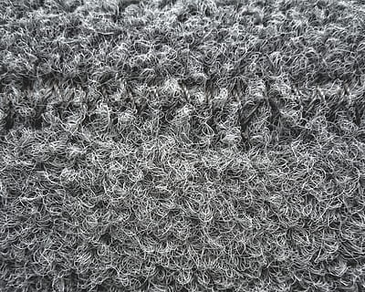 structuur, kleding stof, grijs, patroon, oppervlakte, materiaal, ruw, rustiek, gestructureerde achtergrond, textuur achtergrond, volledig kader, achtergronden, geen mensen, dag, natuur, detailopname, land-, hoge hoekmening, veld-, getextureerde, kalmte, gras, buitenshuis, fabriek, winter, schoonheid in de natuur, koude temperatuur, overvloed, groei, 2K, CC0, publiek domein, royaltyvrij