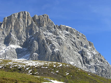 fjellene, snø, solid stein, fast, stein, fjell, natur, utendørs, rock-objekt, dag, ingen folk, skjønnhet i naturen, himmel, naturskjønnhet - natur, ro, rolig scene, anlegg, ikke-urbane scene, miljø, bergformasjon, land, lav vinkel visning, landskap, fjellkjede, dannelse, fjelltopp, erodert, 2K, CC0, offentlig domene, opphavsrett gratis
