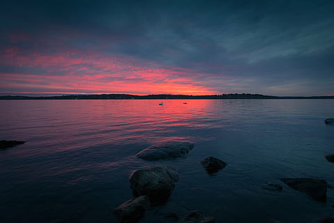 berolige, hav, grå, skyer, legeme, vand, himmel, gylden, time, solnedgang, skumring, ocean, sø, klipper, landskab, natur, horisont, silhuet, skygger, ro, skønhed i naturen, rolig scene, afspejling, scenics, ingen mennesker, scenics - natur, klippe, rock-objekt, sky - himmel, solid, idyllisk, orange farve, ikke-urbane scene, romantisk himmel, 2K, CC0, offentligt domæne, royaltyfrie