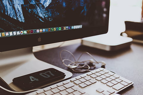 imac, Monitor, întoarse, măr, fulger, calculator, tastatură, Electronică, modern, tehnologie, Afaceri, birou, şcoală, muncă, masa, educaţie, estompa, tastatura, în interior, conexiune, a închide, nici o persoana, laptop, zi, Internet, tehnologia fără fir, echipamente de calcul, Monitorul computerului, comunicare, calculatorul de birou, rețea de calculatoare, mobila, mouse-ul computerului, cheia computerului, 5K, CC0, domeniu public, fără drepturi de autor