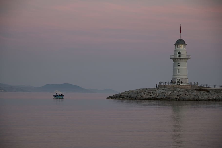 llanterna, far, paisatge, blau, posta de sol, cel, núvols, núvol, port, marí, mediterrani, alanya, antalya, gall dindi, bandera turca, mar, aigua, línia de costa, lloc famós, llocs de viatges, naturalesa, arquitectura, exterior de l'edifici, reflexió, estructura construïda, torre, orientació, edifici, davant del mar, escenics - natura, bellesa a la natura, direcció, tranquil·litat, protecció, escena tranquil·la, cap gent, 5K