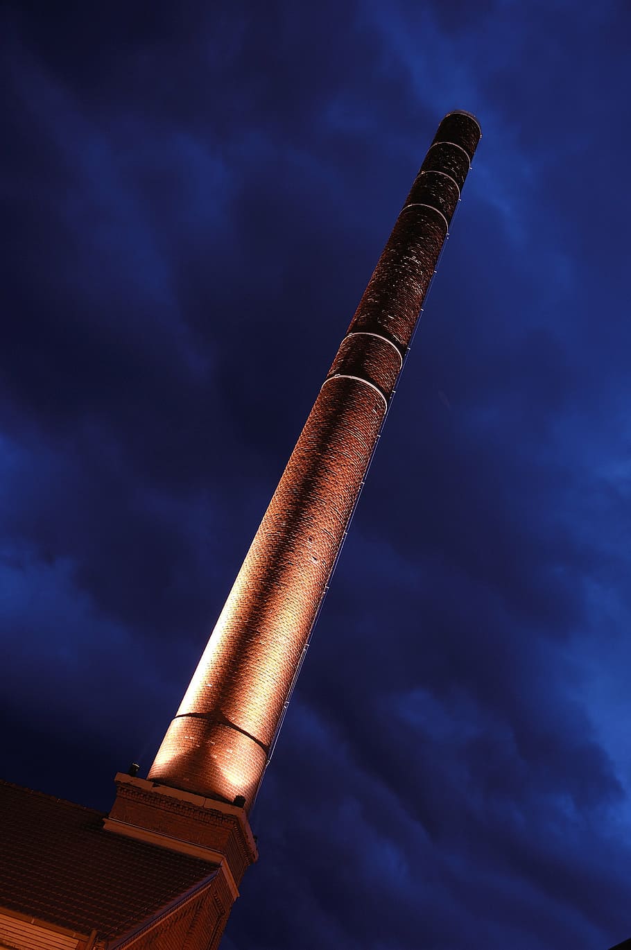 xemeneia, indústria, maons, torre, fàbrica, schorndorf, arnold areal, fotografia nocturna, abendstimmung, cel, núvol - cel, cap gent, arquitectura, naturalesa, vista d’angle baix, estructura construïda, nit, blau, exterior de l'edifici, història, a l'aire lliure, arma, alta - alta, destinacions de viatge, edifici, el passat, metall, 4K