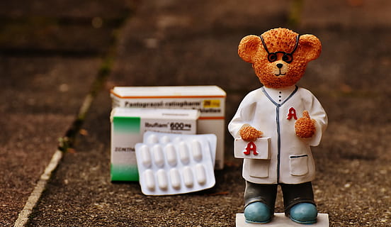 médecin, ours, figurine, des boites, médicament, numérique, fond d'écran, profession, pharmacien, figure, mignonne, sucré, marrant, décoration, jouet, Nourriture et boisson, aliments, personne, aliments sucrés, récipient, représentation, biscuit, journée, représentation humaine, fraîcheur, la nature, indulgence, se concentrer sur le premier plan, nature morte, la créativité, fermer, collation, 5K, CC0, domaine public, libre de droits