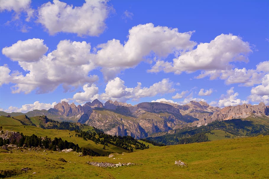 dolomity, mraky, prato, nebe, hora, tráva, Příroda, Itálie, valgardena, mrak - nebe, krajina, životní prostředí, scenics - příroda, krása v přírodě, pohoří, přistát, mimoměstské scény, rostlina, nikdo, den, klidné scény, klid, louka, prostý, destinace, venku, polosuchý, 5K