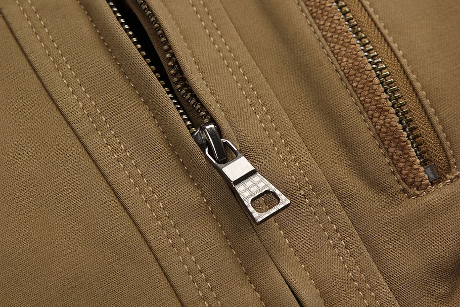 caqui, jaqueta, cremallera, cap gent, roba, fons, tèxtil, moda, marc complet, cuir, a l'interior, bossa, primer pla, roba casual, textura, botiga, marró, vista d’angle alt, color negre, metall, transport, texans, luxe, netejar, 5K