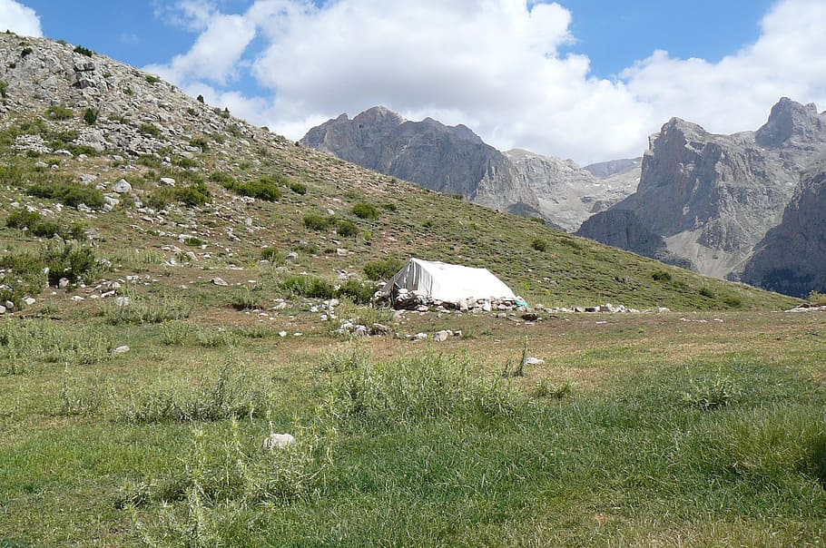 campament, naturalesa, taurus, muntanya, cel, paisatge, bellesa a la natura, herba, escenics - natura, núvol - cel, planta, medi ambient, escena tranquil·la, terra, dia, tranquil·litat, escena no urbana, cap gent, camp, color verd, Serra, idíl·lic, a l'aire lliure, 1080P