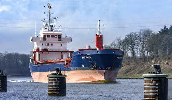 Frachter, Schiff, nok, Container, Hafen, Containerschiff, Versand, Ladung, Hamburg, Transport, frachtschiff, Seewege, Kanal, Fluss, Nordamerika, Stiefel, Küste, Hafenkräne, Wasser, Nordsee, Meer, Poller, Wasserfahrzeug, Güterverkehr, Transportmittel, Geschäft, Industrie, Natur, Kraftstoff- und Stromerzeugung, Himmel, Frachtcontainer, Seebrücke, keine Leute, draußen, verankert, 4K, CC0, gemeinfrei, lizenzfrei