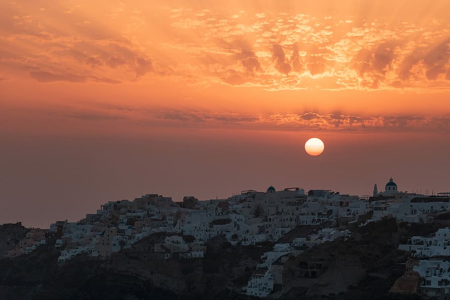 case, collina, d'oro, ora, aereo, foto, bianca, grattacielo, edifici, panorama, tramonto, sole, città vicino al mare, vista, colorato, santorini, notte, cielo notturno, crepuscolo, ombra, architettura, villaggio costiero, Città costiera, Casa, scogliera, cielo, bellezza nella natura, colore arancione, natura, scenics - natura, nuvola - cielo, esterno dell'edificio, la tranquillità, scena tranquilla, struttura costruita, Luna, destinazioni di viaggio, viaggio, idilliaco, nessuno, roccia - oggetto, all'aperto, Luna piena, 5K