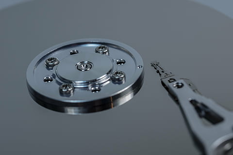 hard drive, hdd, hardware, computer, disk, macro, data store, technology, read heads, inner workings, component, chip, it, magnetic heads, sata, board, digital, data processing, motherboard, print heads, magnetic data storage, data, cut out, stylus, edp, detail, memory chip, studio shot, indoors, close-up, gray, metal, shiny, no people, connection, silver colored, high angle view, computer part, gray background, healthcare and medicine, computer equipment, single object, accuracy, electrical equipment, 4K, CC0, public domain, royalty free