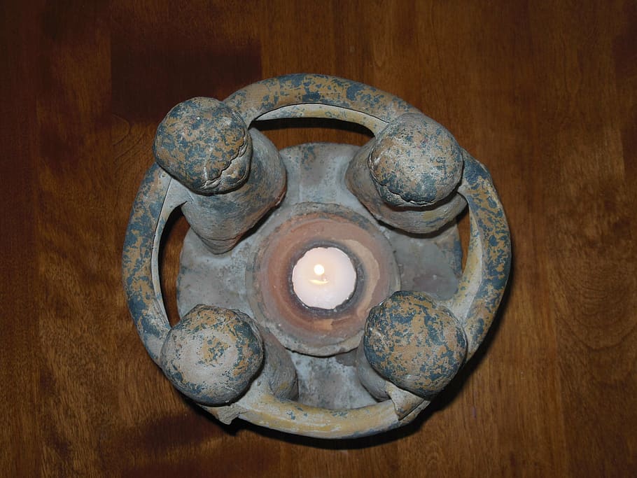 šviesa, ratą, buvimas, Iš arti, patalpose, mediena - medžiaga, menas ir amatai, metalo, nėra žmonių, amatų, durys, Senovinis, dizainas, figūra, senas, įėjimas, kūrybiškumas, skulptūra, žvakė, žmogaus atstovavimas, atstovavimas, modelį, nerūdijantis, 4K